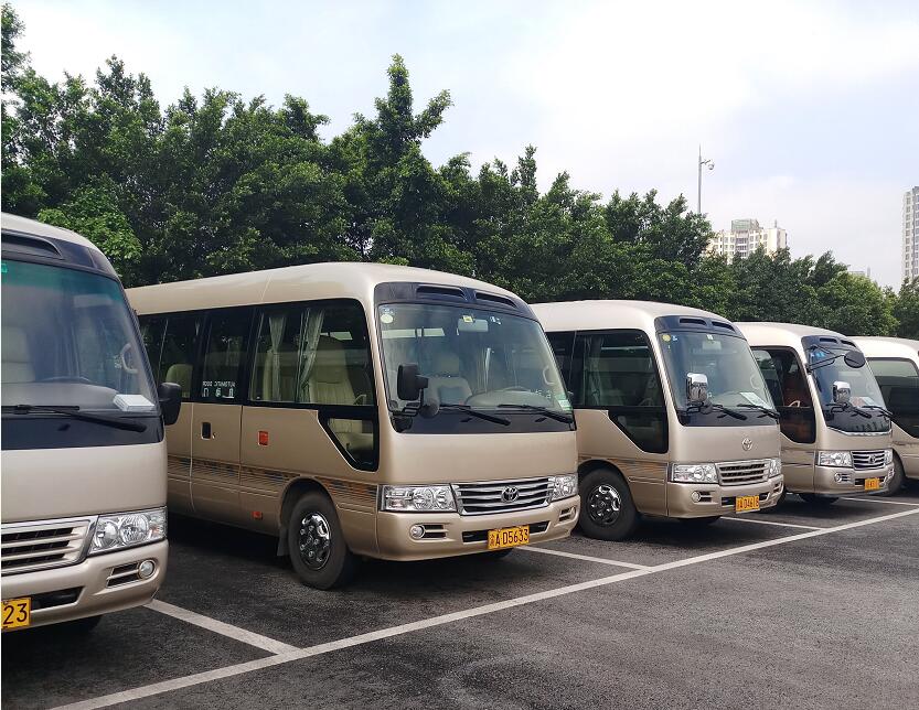 考斯特車隊